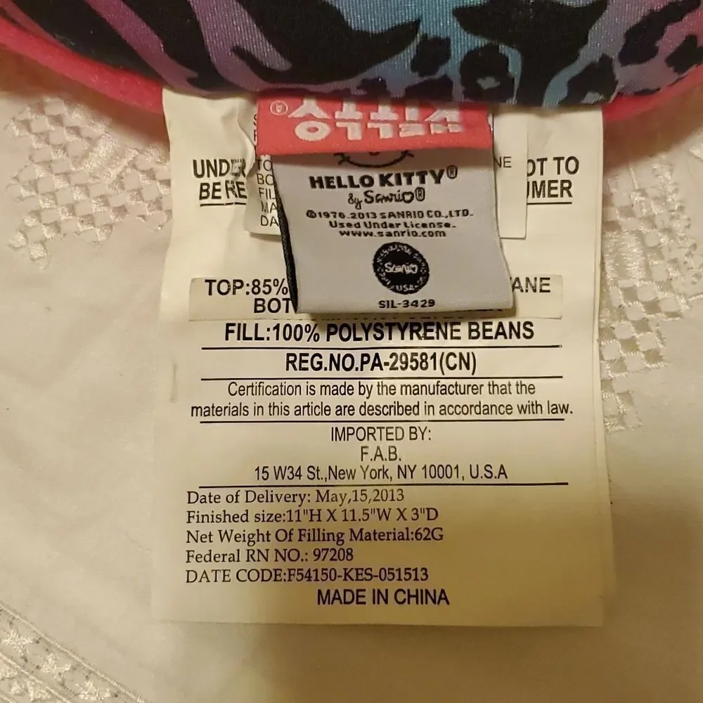 ‎HELLO KITTY Neck Pillow by Sanrio